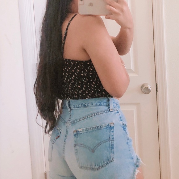 Adorable floral ruched bust crop top - Picture 4 of 7